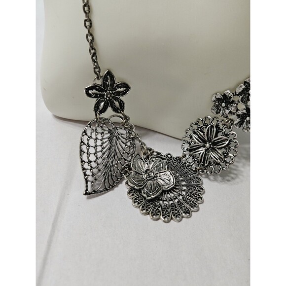 Retired Premier Design Chunky Art Deco Floral Medallion Statement Necklace - Picture 6 of 7